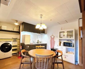 Uklassifisert bilde, 4 av 8, knapp