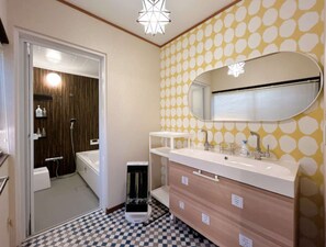 Luokittelematon kuva, 3 kautta 8, painike