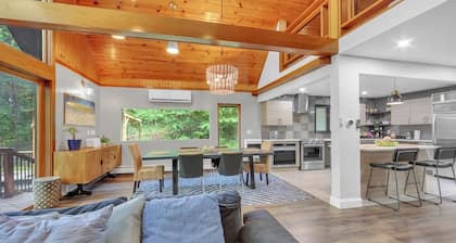 Charming 4-bedroom cabin with WiFi, AC in serene Sparta