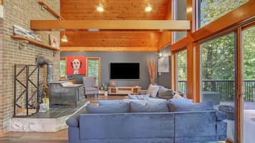 TV, fireplace, ping pong