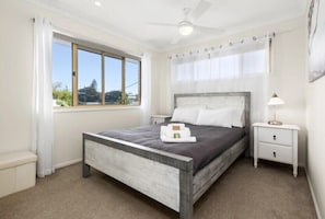 2 bedrooms, desk, iron/ironing board, WiFi