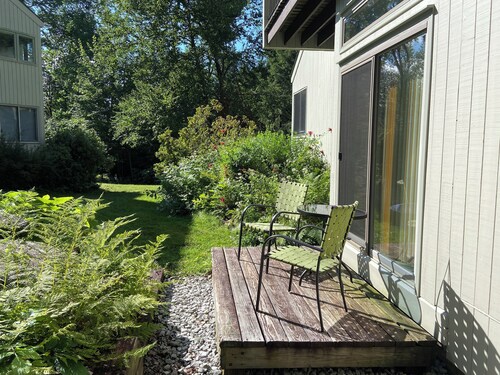 Charming 2-bedroom condo near Sugarbush and Mad River Glen in Waitsfield