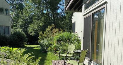 Charming 2-bedroom condo near Sugarbush and Mad River Glen in Waitsfield