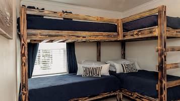 3 bedrooms, iron/ironing board, travel crib, free WiFi