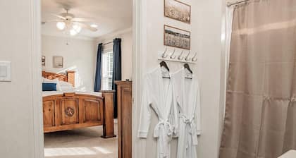 New! Pecan Hide Out is a rustic home with fire pit and tree house!