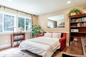 7 slaapkamers, een bureau, een strijkplank/strijkijzer, gratis wifi