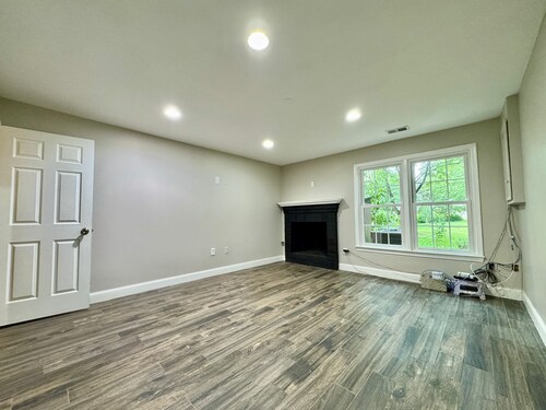 Charming 2-bed apartment in lovely Oakton - a few miles from many universities!