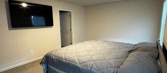 Spacious 5-bedroom house within minutes of the ATL Airport