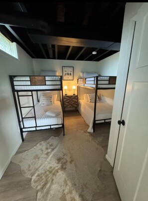 4 bedrooms, iron/ironing board, free WiFi, bed sheets
