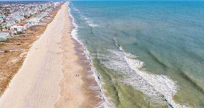 Ocean view Charming 2-bedroom apartment in enchanting Kure Beach with WiFi, AC