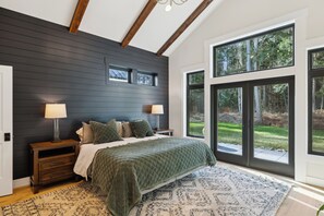 5 soverom, skrivebord, strykejern/-brett og wi-fi (inkludert)