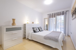 Iron/ironing board, free WiFi, bed sheets