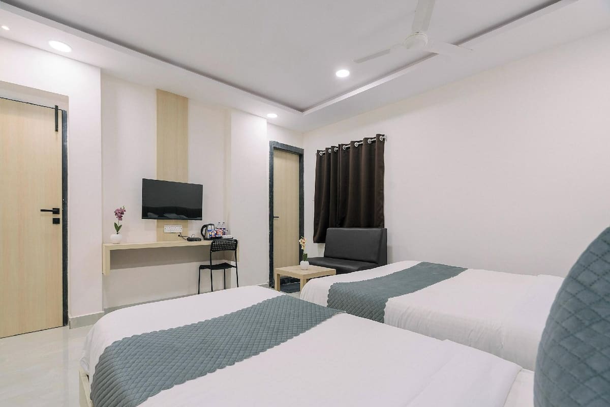 Desk, WiFi (free), bed sheets