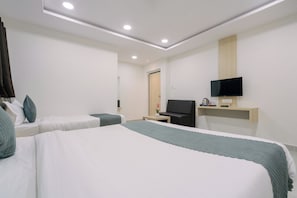 Deluxe Room | Desk, free WiFi, bed sheets