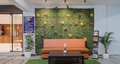 Hotel Saffron Groves