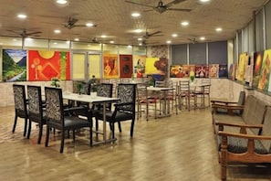 Café da manhã (INR 250 por pessoa)