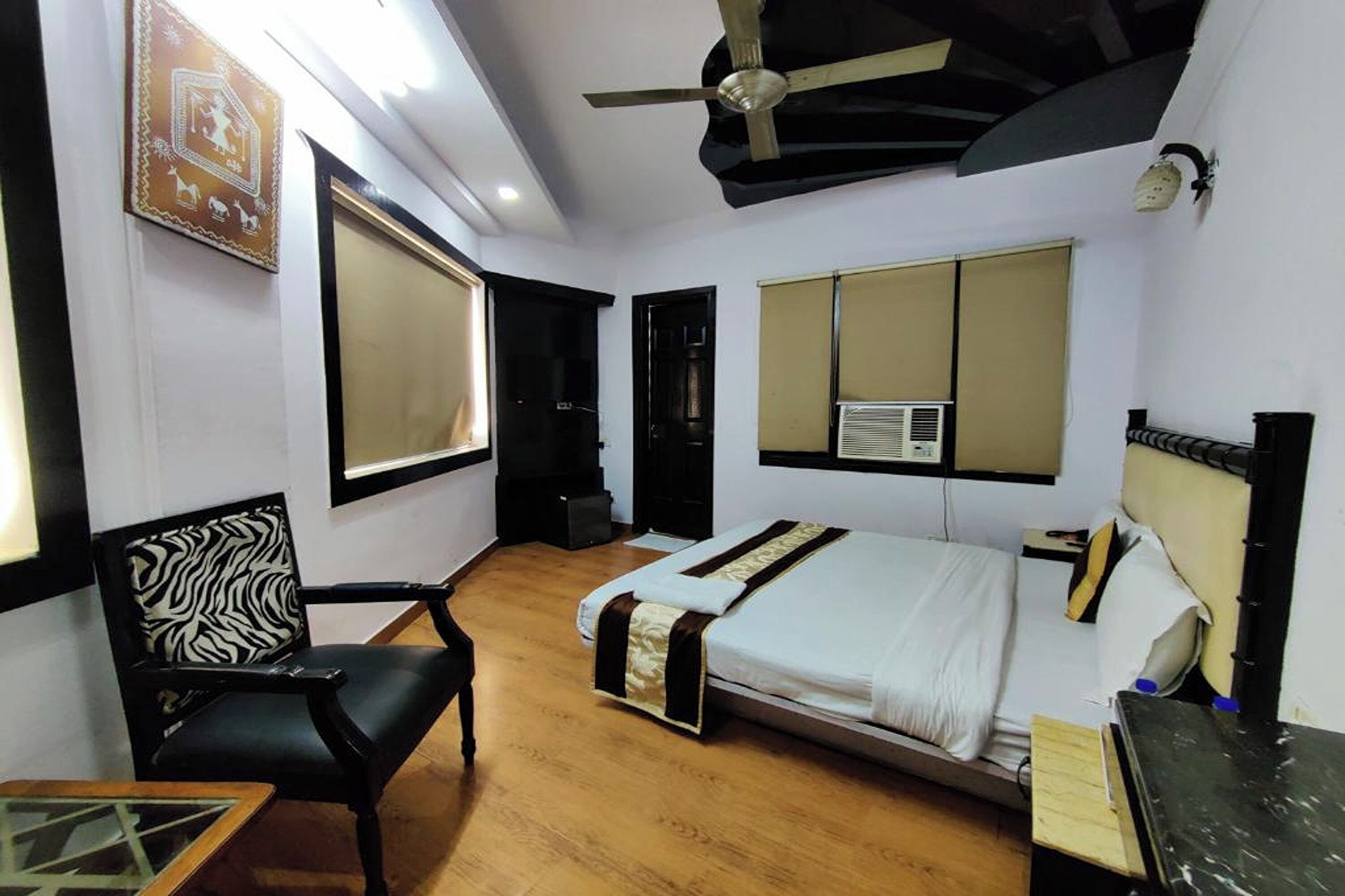 Deluxe Room | Iron/ironing board, free WiFi, bed sheets