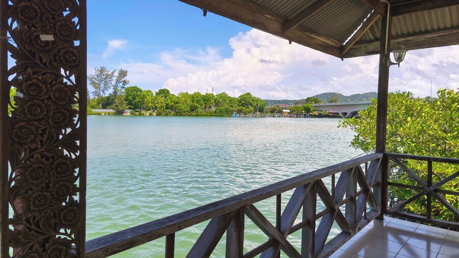 Qurata Riverside Resort