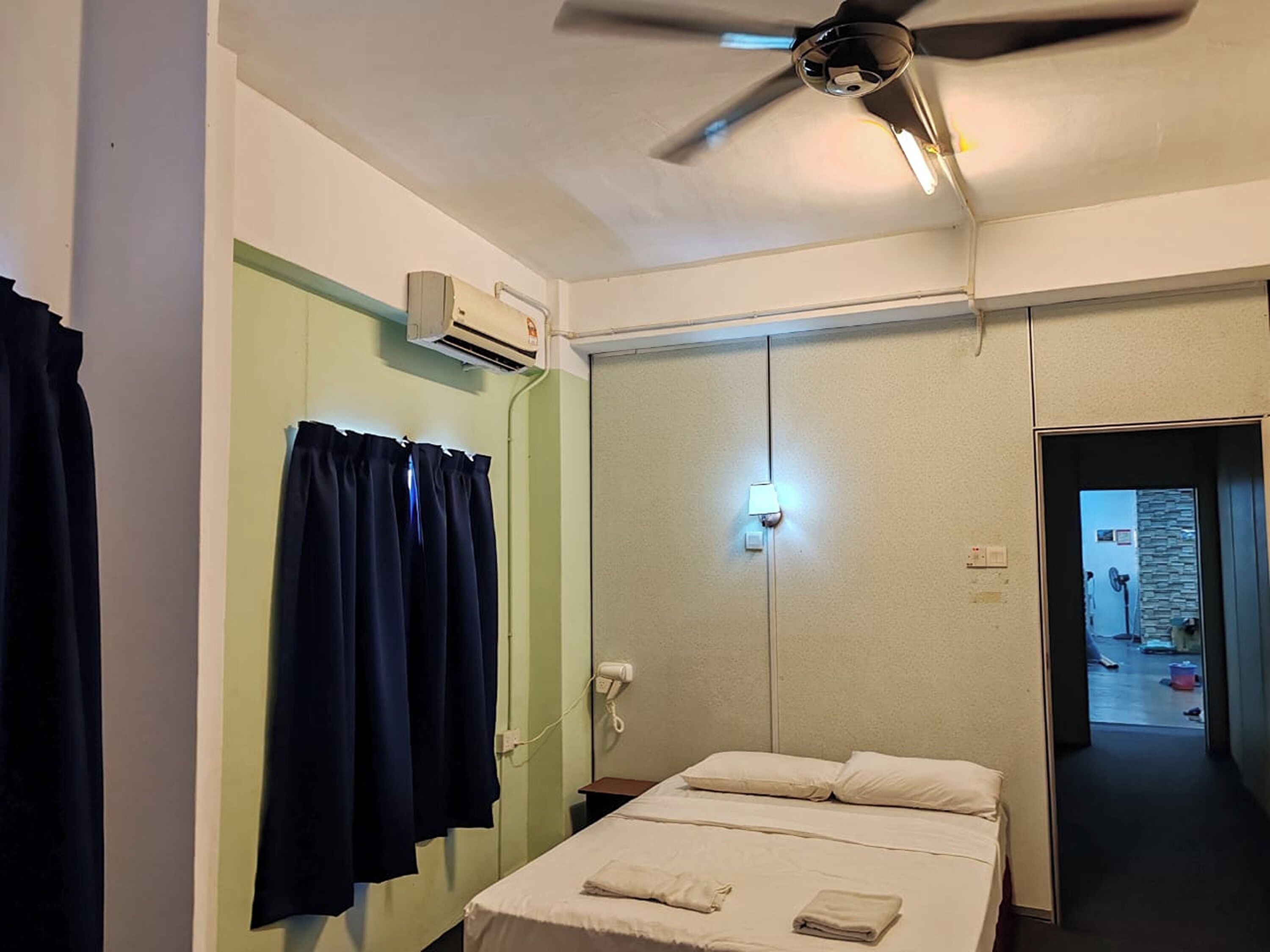 Free WiFi, bed sheets