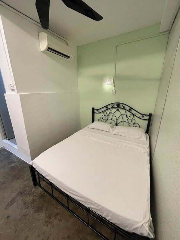 Free WiFi, bed sheets