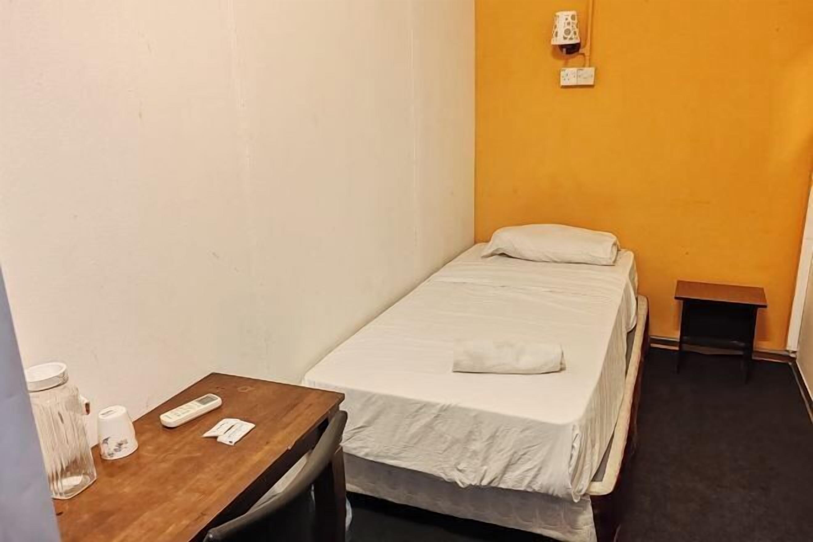 Free WiFi, bed sheets