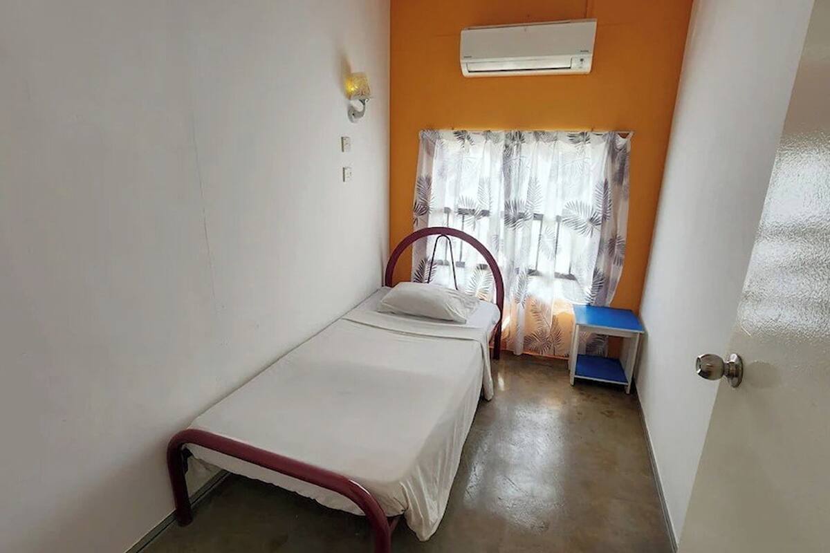 Free WiFi, bed sheets