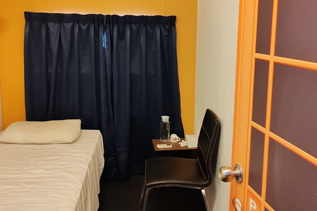 WiFi (free), bed sheets