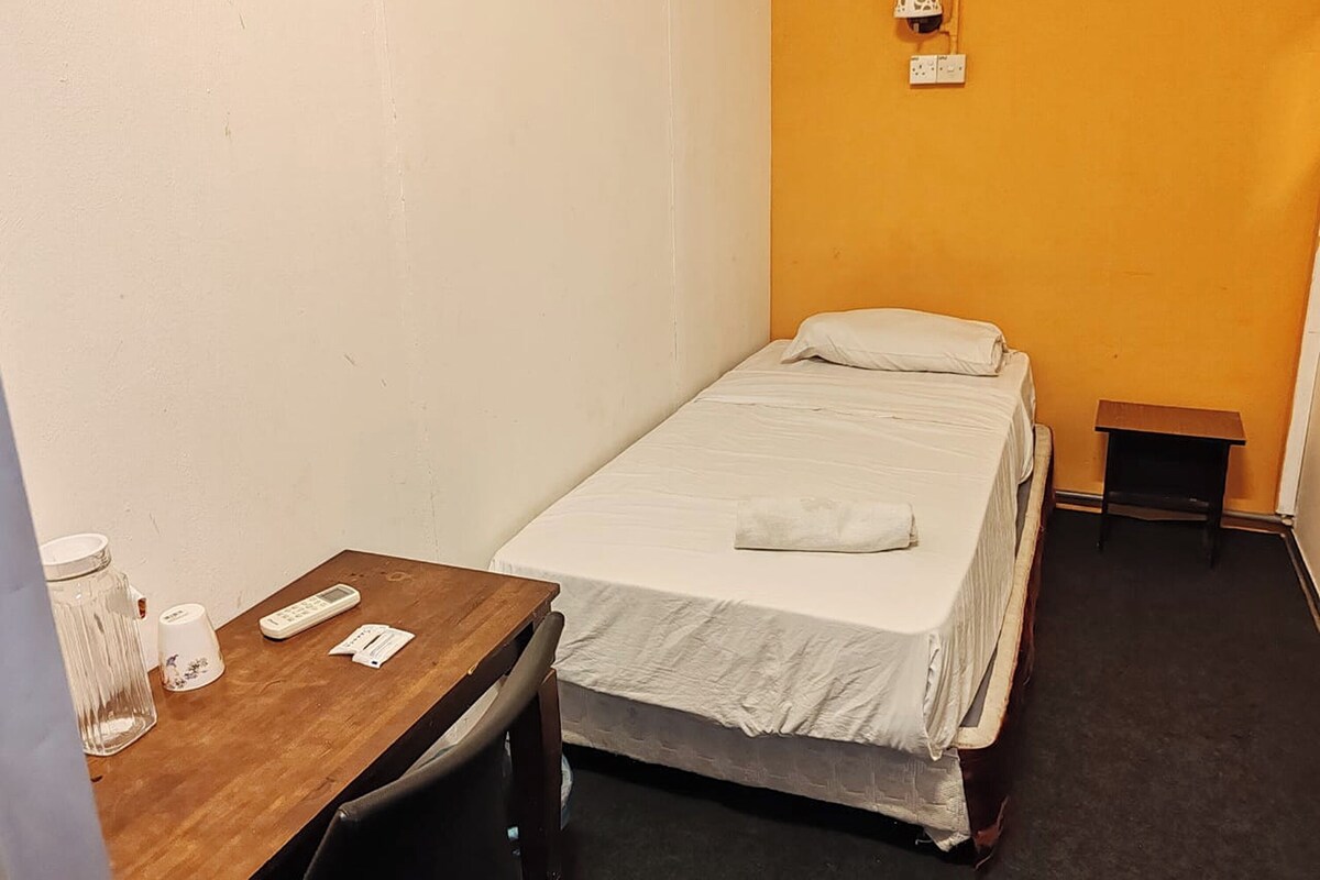 WiFi (free), bed sheets
