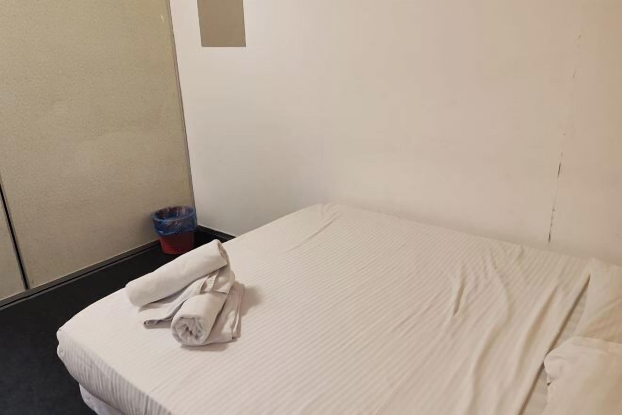 Free WiFi, bed sheets