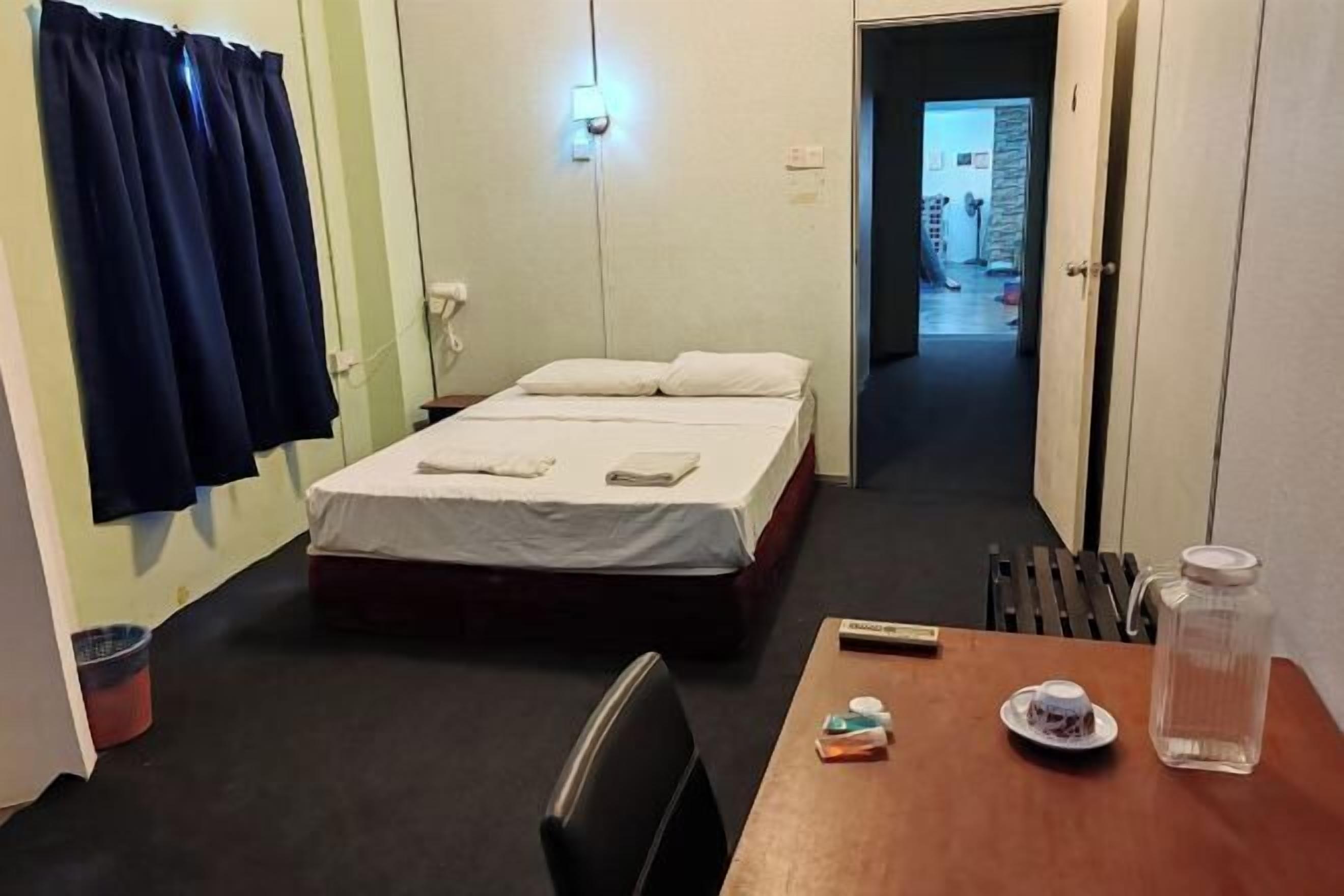 Free WiFi, bed sheets