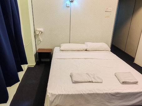Standard Room | Free WiFi, bed sheets