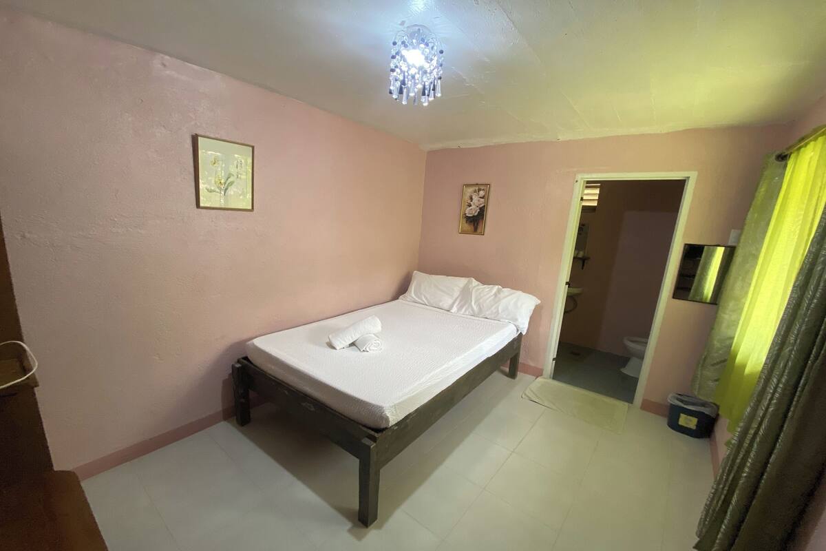 WiFi (free), bed sheets