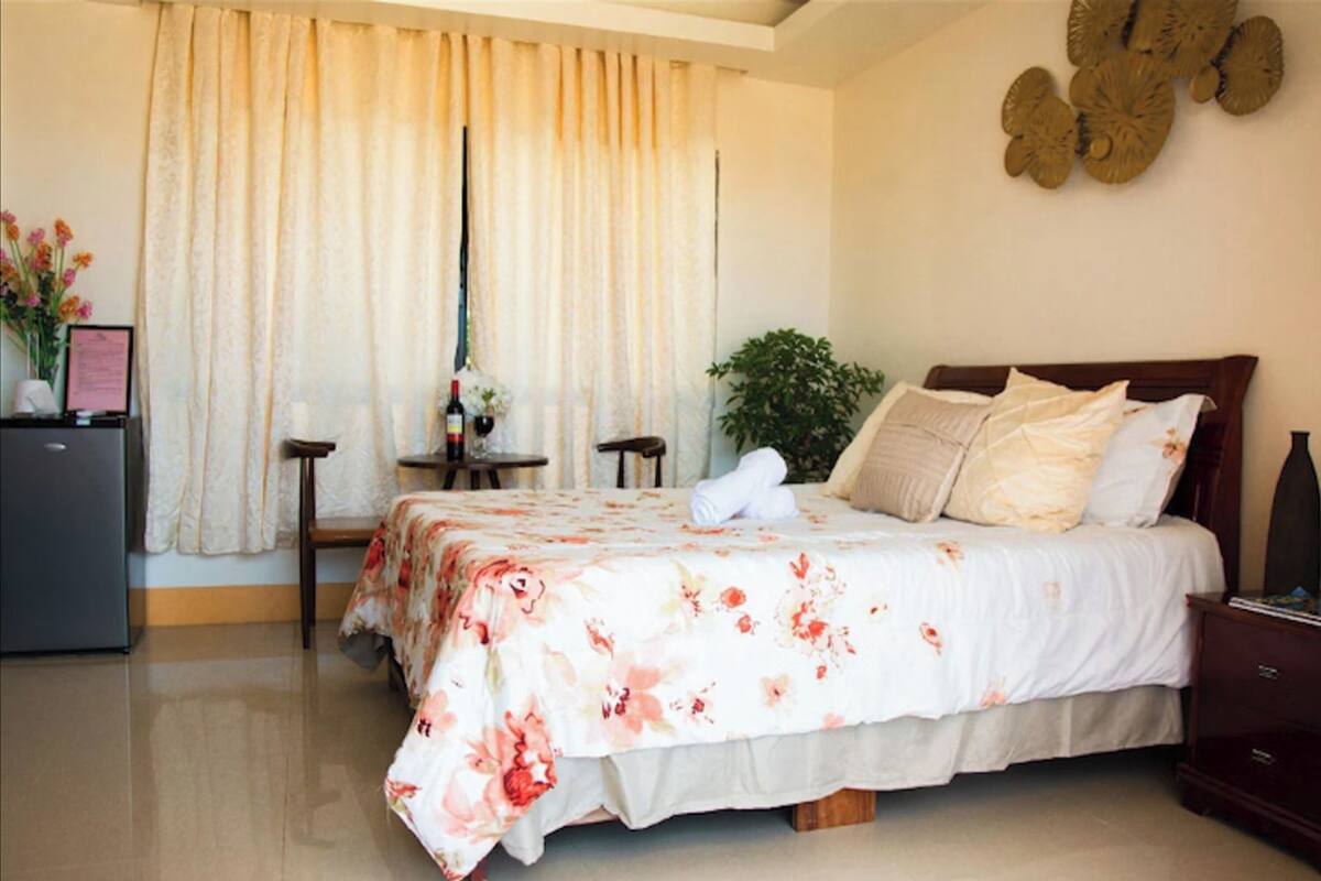 Desk, iron/ironing board (on request), WiFi (free), bed sheets