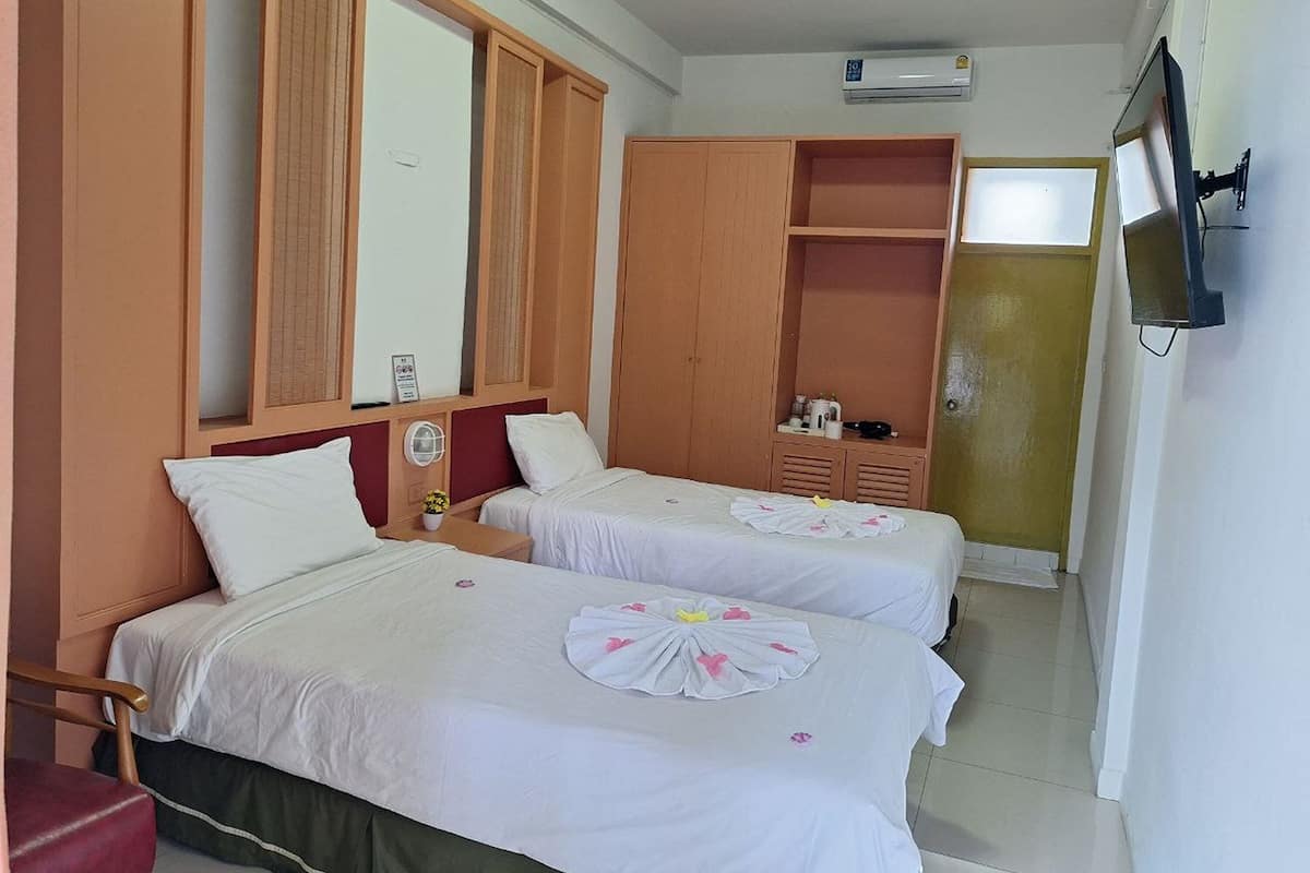 Twin Room | Free WiFi, bed sheets