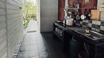标准双人房, 1 张大床 | 私人厨房 | 茶具/咖啡用具、电热水壶
