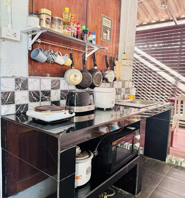 Standard Double Room, 1 Queen Bed | Private kitchen