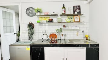 Standard Twin Room, Balcony | Living area | 32-inch flat-screen TV with cable channels