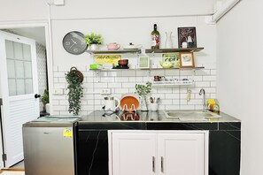 Standard Twin Room, Balcony | Living area | 32-inch flat-screen TV with cable channels