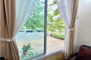 Family Triple Room | Living area