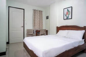 Bureau, fer et planche à repasser, Wi-Fi gratuit, draps fournis