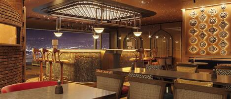 Swim-up bar