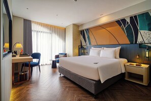 Family Suite | Minibar, in-room safe, desk, laptop workspace