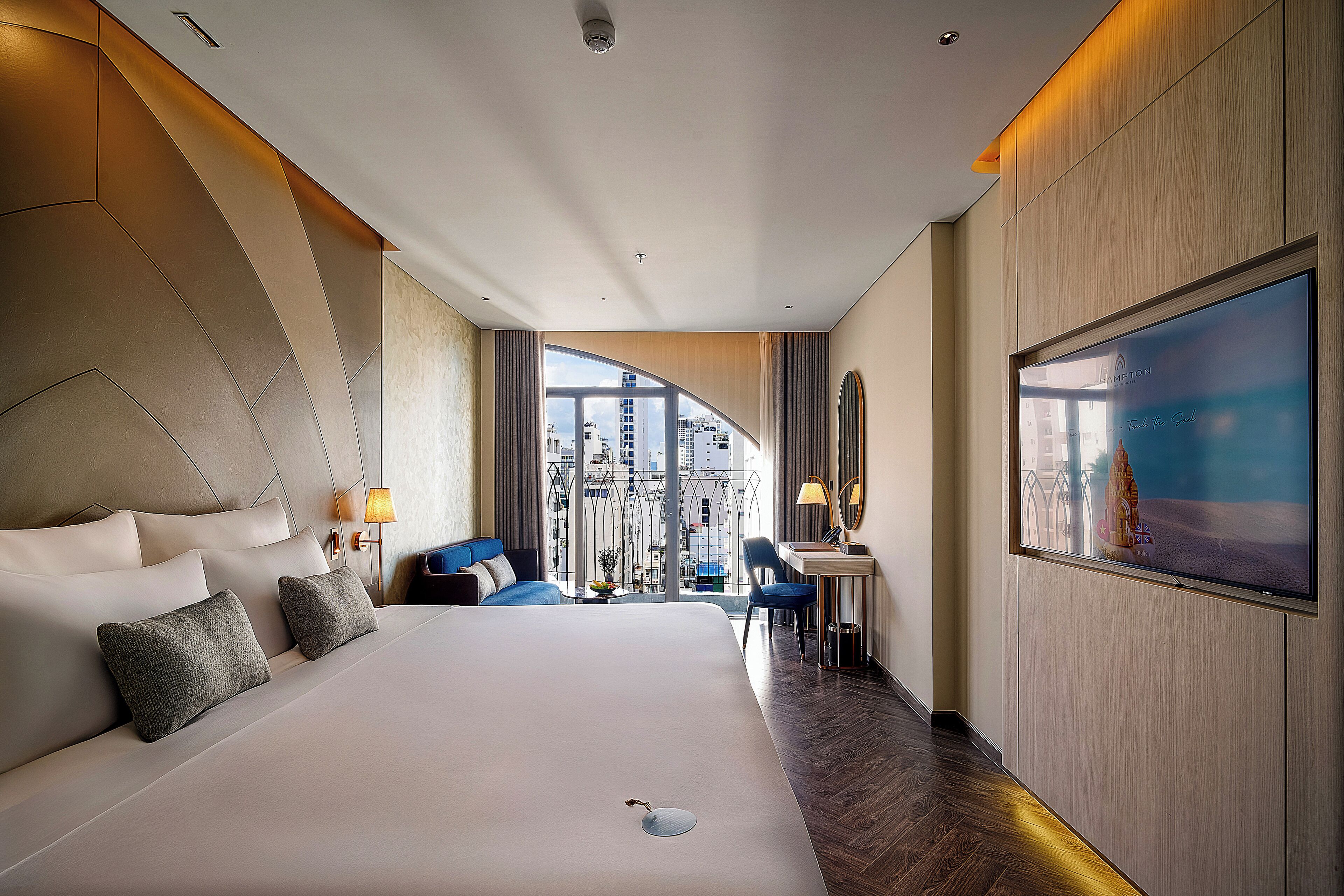 Champa Junior Suite | Minibar, in-room safe, desk, laptop workspace