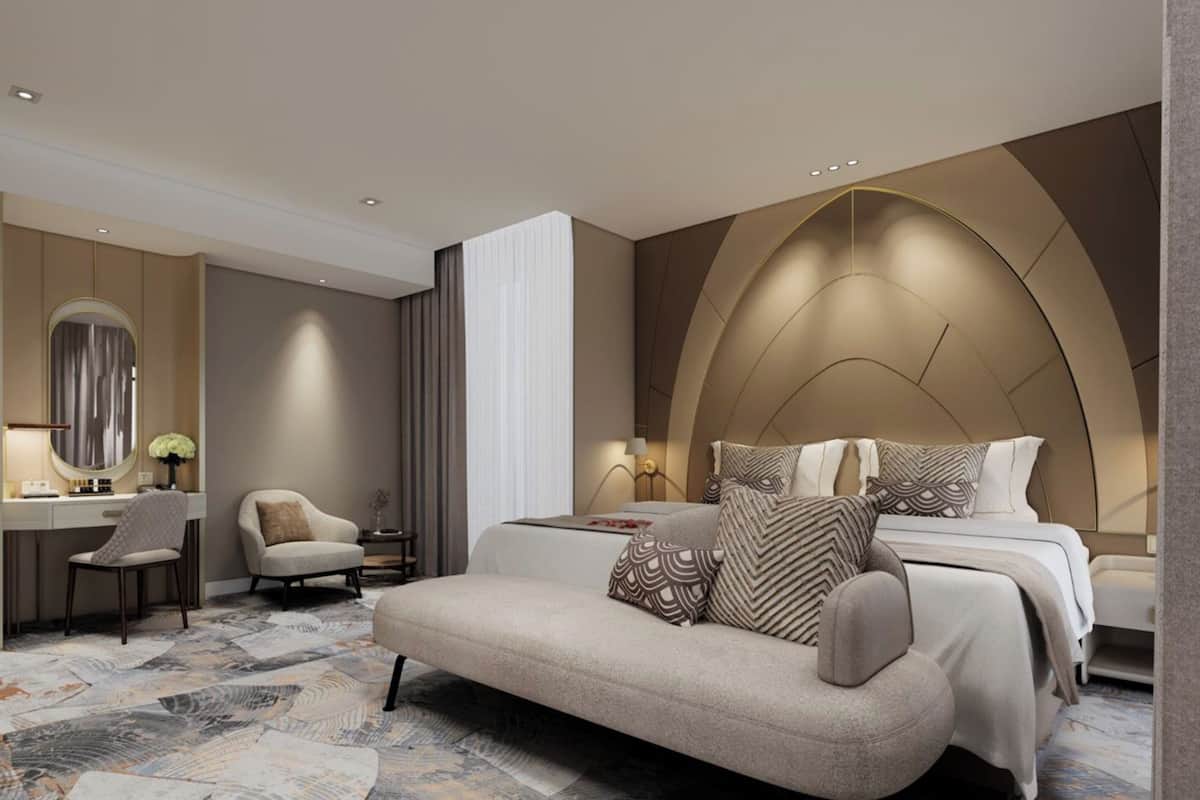 Executive Suite | Minibar, in-room safe, desk, laptop workspace