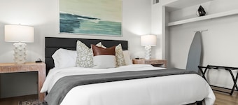 Relaxing One-Bedroom Retreat | King Bed | Royal Oak