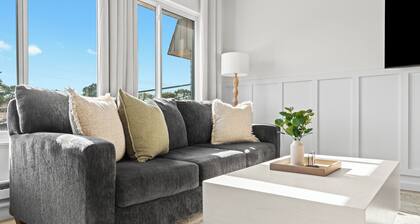 Elegant 1BR Upper Suite | Renovated King Bedroom