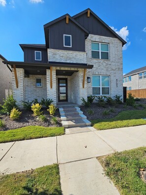 Exterior - Spacious 5-bedroom house with WiFi, AC in brilliant Mesquite (Mesquite)