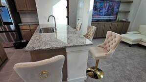A modern kitchen with granite countertops, stainless steel appliances, and a built-in island with a sink. - Spacious 5-bedroom house with WiFi, AC in brilliant Mesquite (Mesquite)