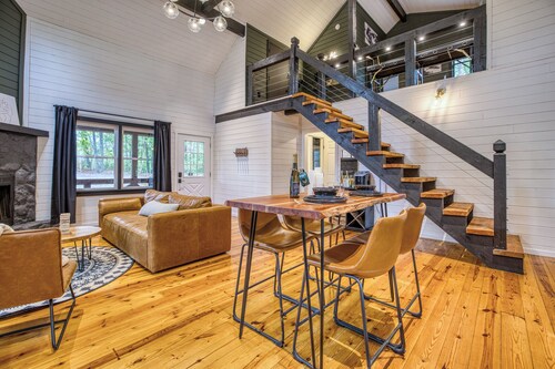 Welcome to Tangled Up Cabin! A Luxury Adults Only HotTub/Sauna Playroom