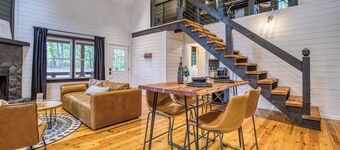 Welcome to Tangled Up Cabin! A Luxury Adults Only HotTub/Sauna Playroom